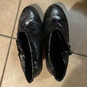 Shiny Ankle Boots w/Chunky Heel